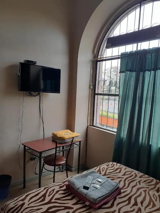 **  Hostal Mediodia Hostel Quito Ecuador