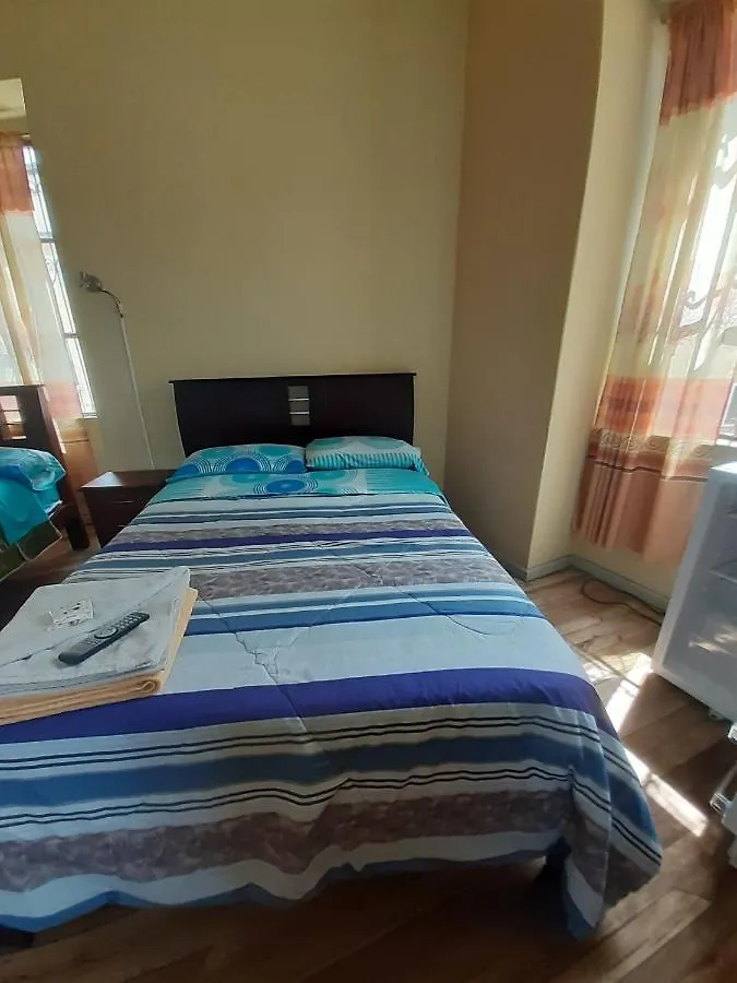 Hostel Hostal Mediodia Quito