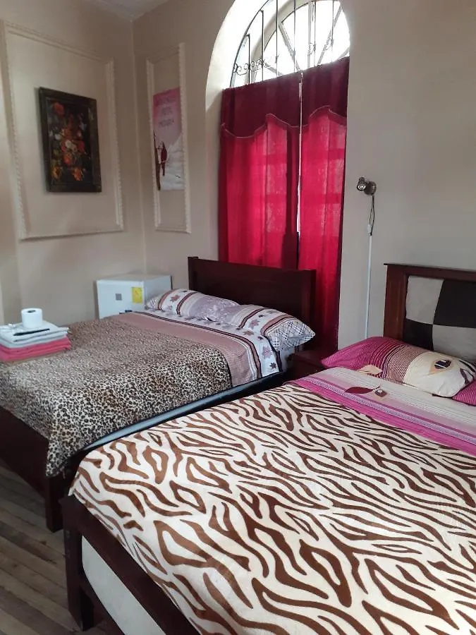 Hostel Hostal Mediodia Quito
