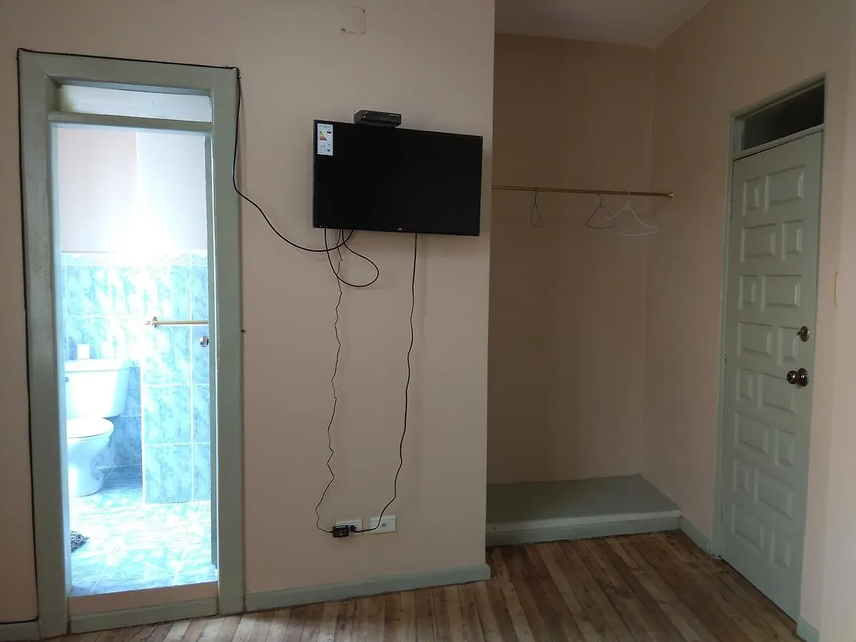 Hostel Hostal Mediodia Quito