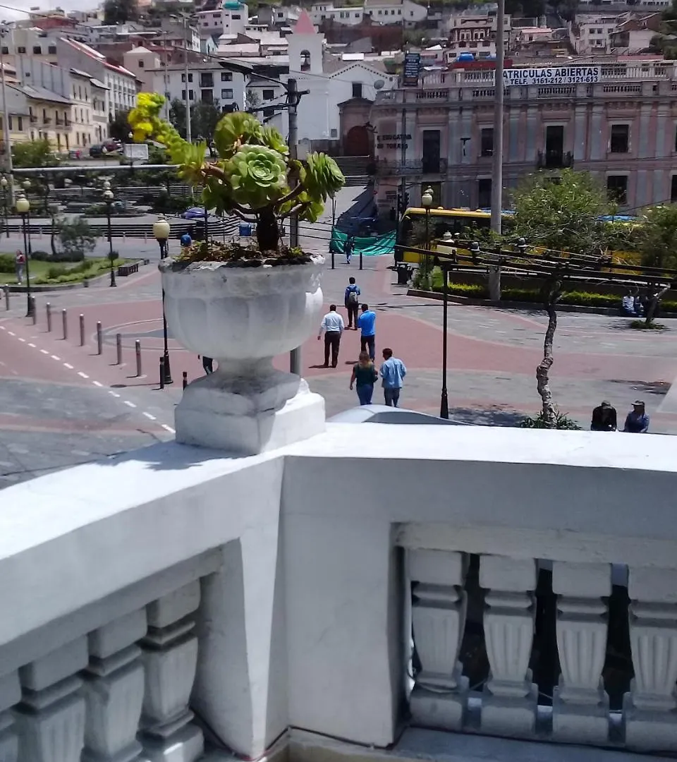 Hostal Mediodia Quito 0*,